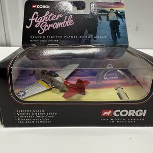 CORGI FIGHTER SCRAMBLE P-51D MUSTANG BOMBER ESCORT CS90017 Tuskegee Red Tail ￼